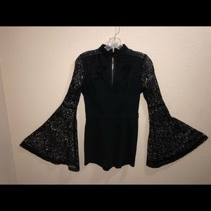 Beautiful black jumpsuit with gorgeous sleeves!😍